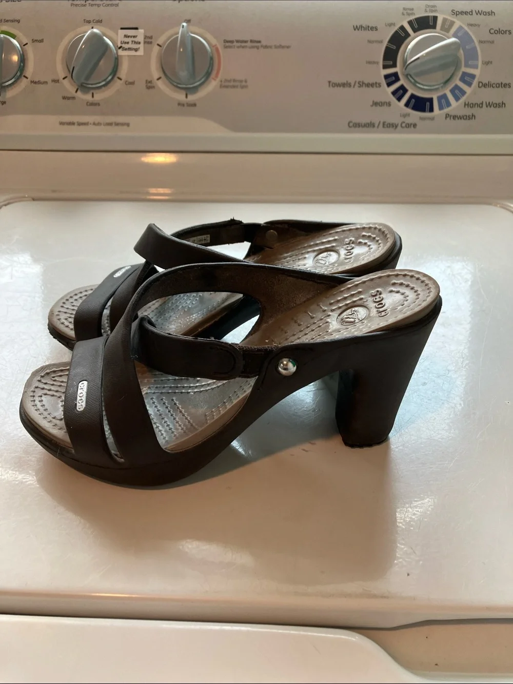Crocs Cyprus IV Brown Strappy Sandals - size 5 rubber high heels